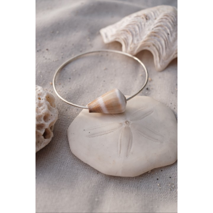 Jonc Mara D, Bracelet artisanal argent massif et coquillage | Kléa