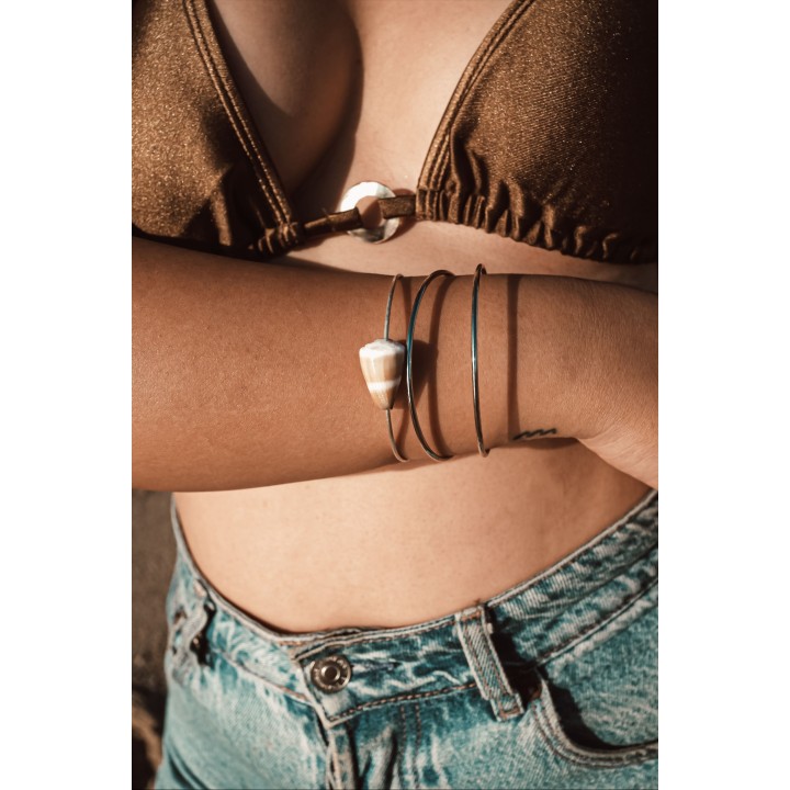Jonc Mara D, Bracelet artisanal argent massif et coquillage | Kléa