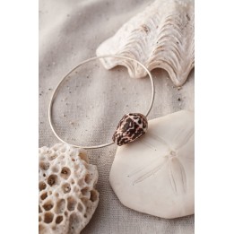Jonc Mara C, Bracelet artisanal argent massif et coquillage | Kléa